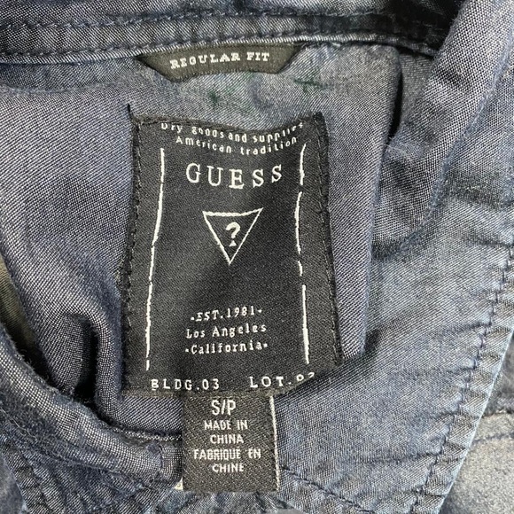Guess Regular Fit Button Up Logan Shirt NWT - Picture 9 of 13